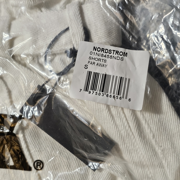 NEW Blank NYC White Twill Paperbag Shorts in Far Away White size Small - Picture 6 of 11